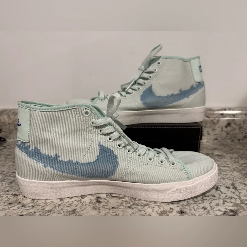 Nike SB Blazer Court Mid Barely Green Boarder Blue Men’s Size 8.5 Skateboarding
